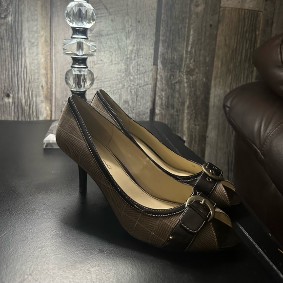 vintage office buckle heels brown beige plaid leather straps wood heel courts - Picture 2 of 4